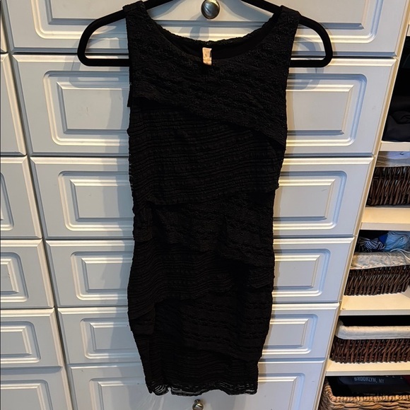 Little black Dress Anthropologie Bailey 44 Ines Column Lace Dress small - Picture 4 of 9